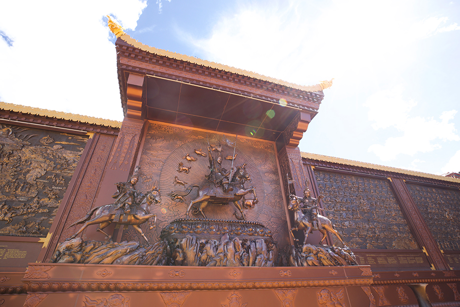 战神云集·扎西持林格萨尔文化苑圆雕铜像-次第花开